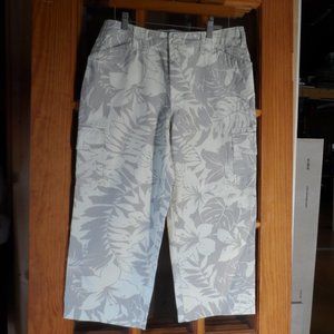 EUC Caribbean Joe Let Go Cargo Capris Size 10